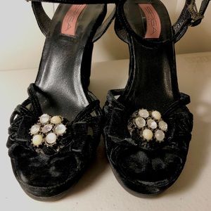 Lovely Vintage Spiga Italy thin wedge & velvet